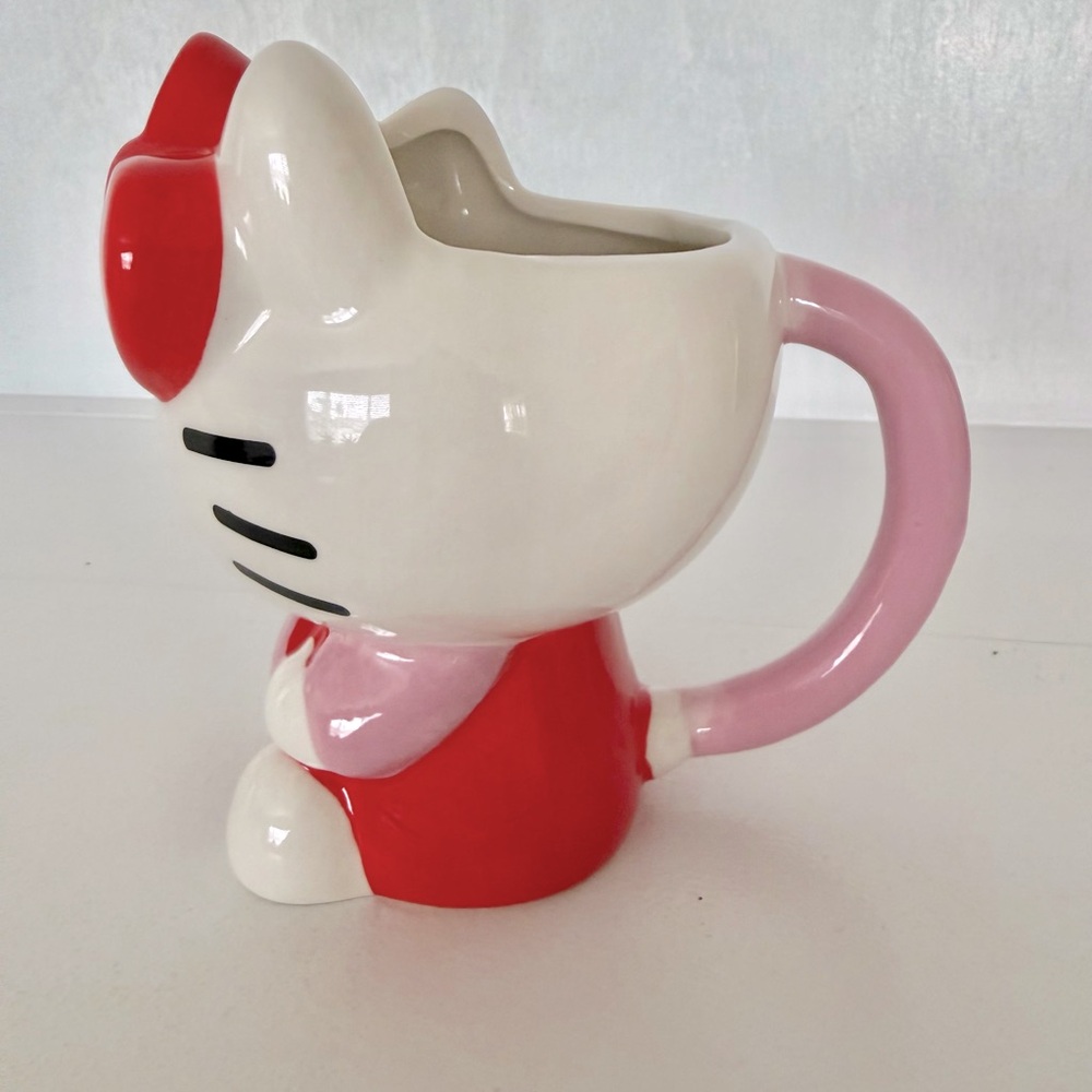 Hello Kitty Valentine's Day Mug. - Picture 6 of 7